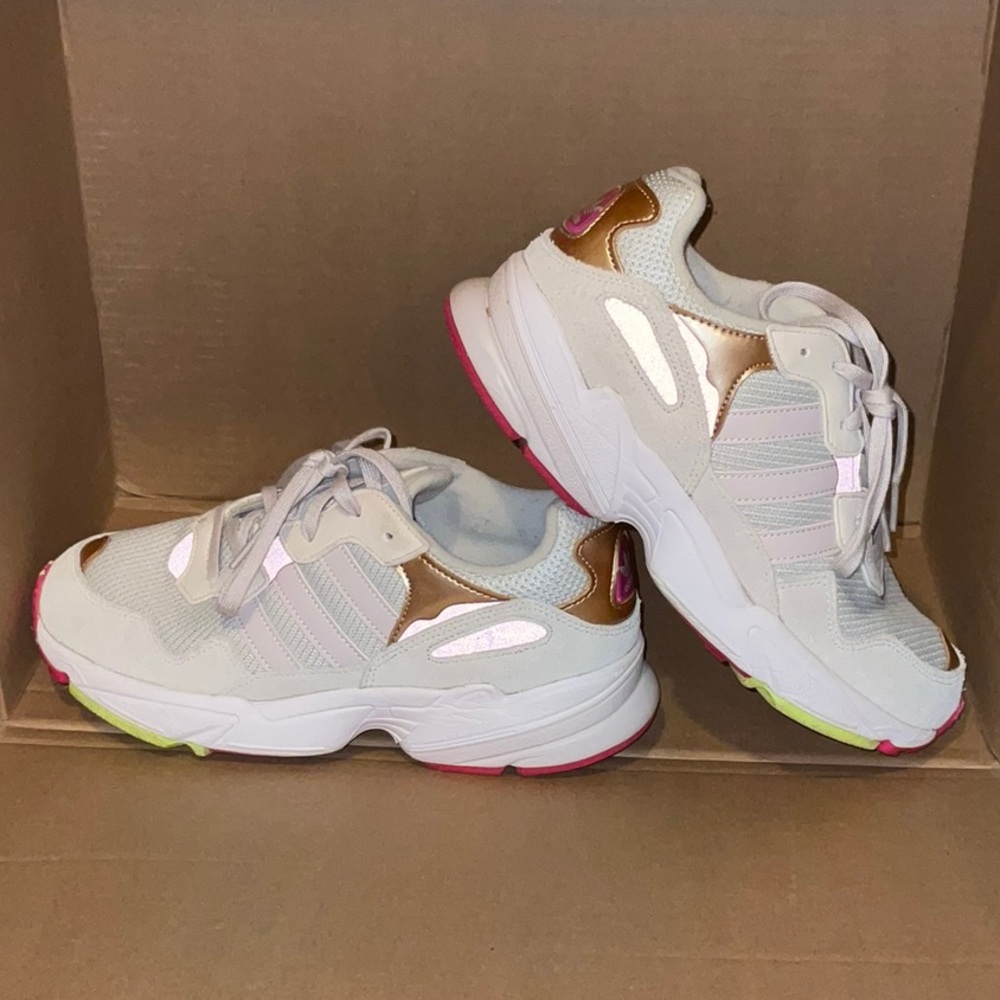 ADIDAS - Picture 4 of 5